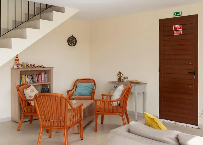 La Maison Doree By An Island Apart