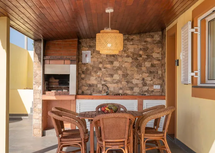 La Maison Doree By An Island Apart