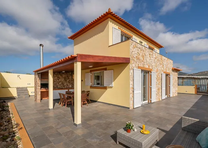 La Maison Doree By An Island Apart