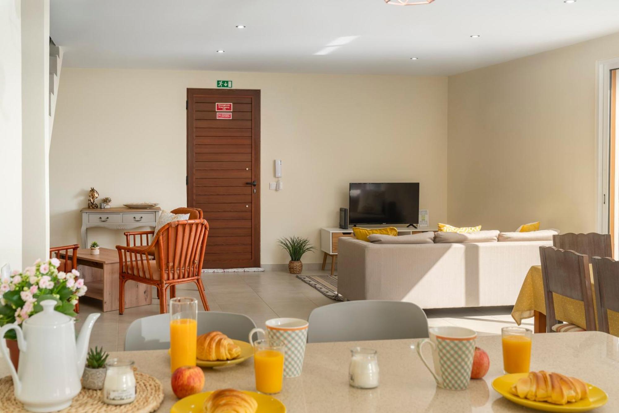La Maison Doree By An Island Holiday home